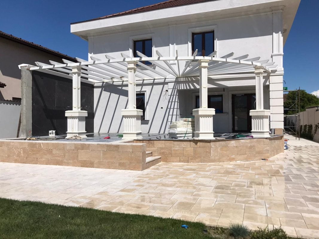 casa cu profile decorative